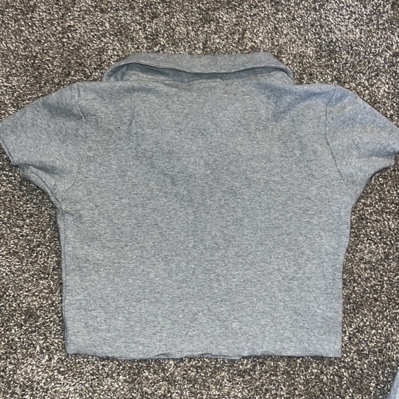 Collared Crop Top - Picture 2 of 4